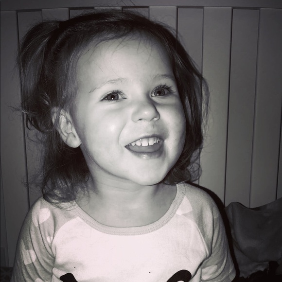 Meet your posher! 💖 - Picture 3 of 4